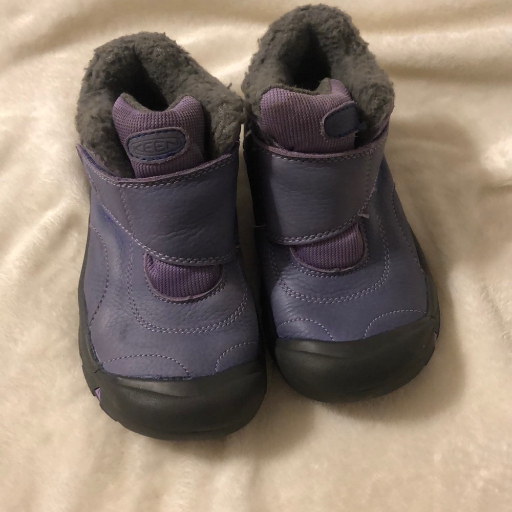 Girls keen boots